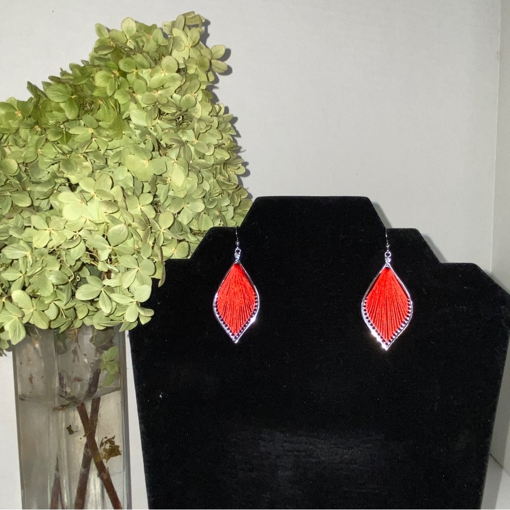 NEW MIXIT Color ~ RED HYPOALLERGENIC Threaded Earrings (SENSITIVE EARS) - Picture 2 of 7
